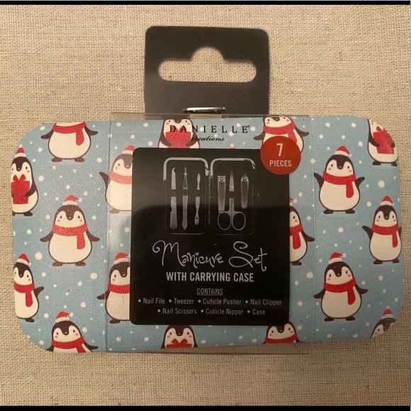 Christmas Penquins Manicure Set by Danielle Creations, 7 Pieces, Carrying Case - Picture 4 of 12